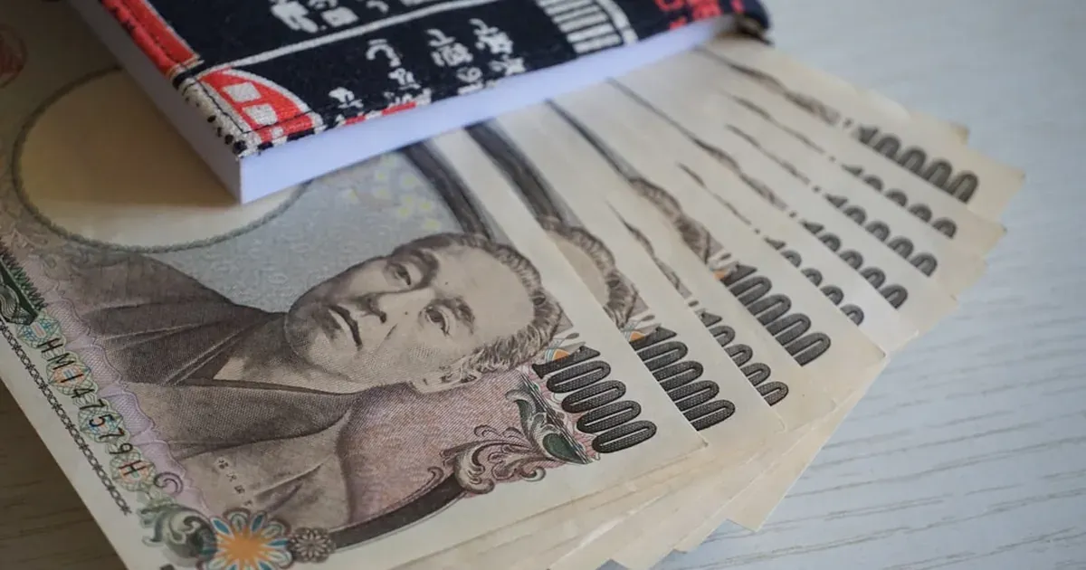 Japanese yen banknotes and coins in a travel wallet ready for a Japan trip
