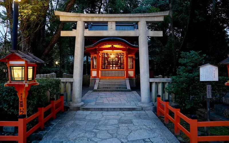 Kyoto temple entrance gate with ticket booth and tourists queuing
